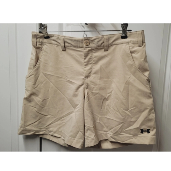 Under Armour Shorts Women's Size: 8 Pockets Loose - Picture 2 of 9